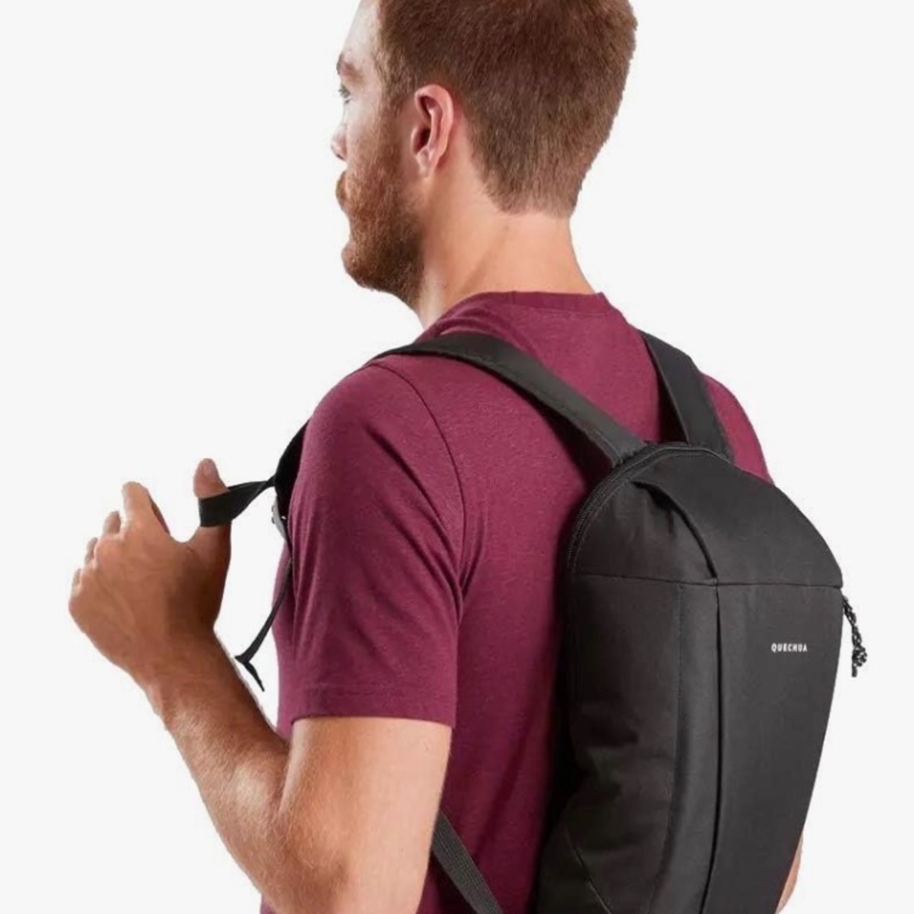 💙 Quechua Black Backpack